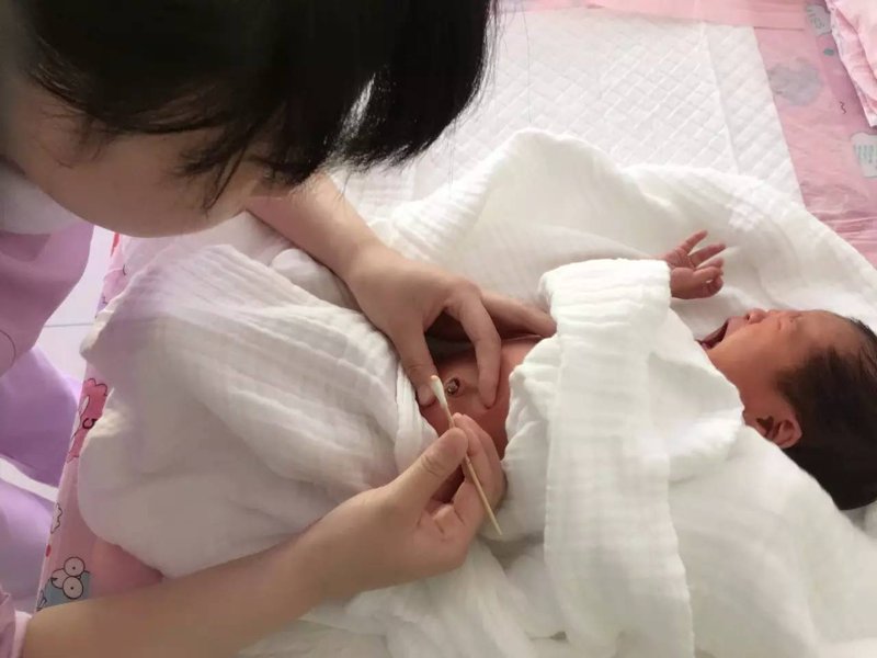 月嫂行业新动态：产后护理专业化的趋势