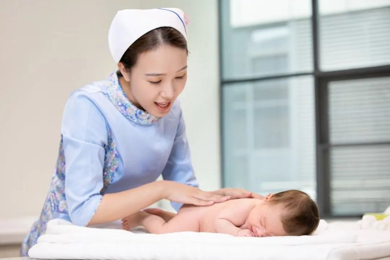 月嫂服务行业动态:专业照护与家庭关爱